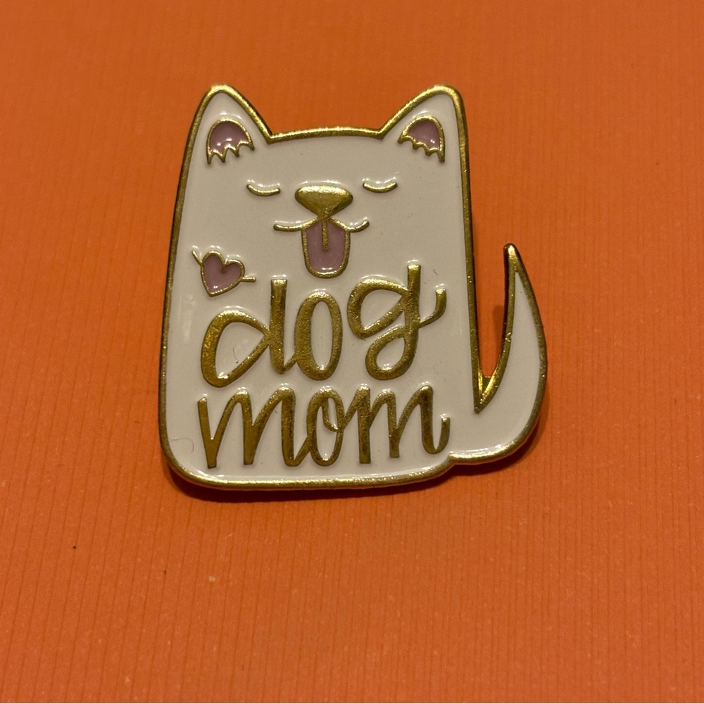 🆕 "Dog Mom" Enamel Pin, Brand New